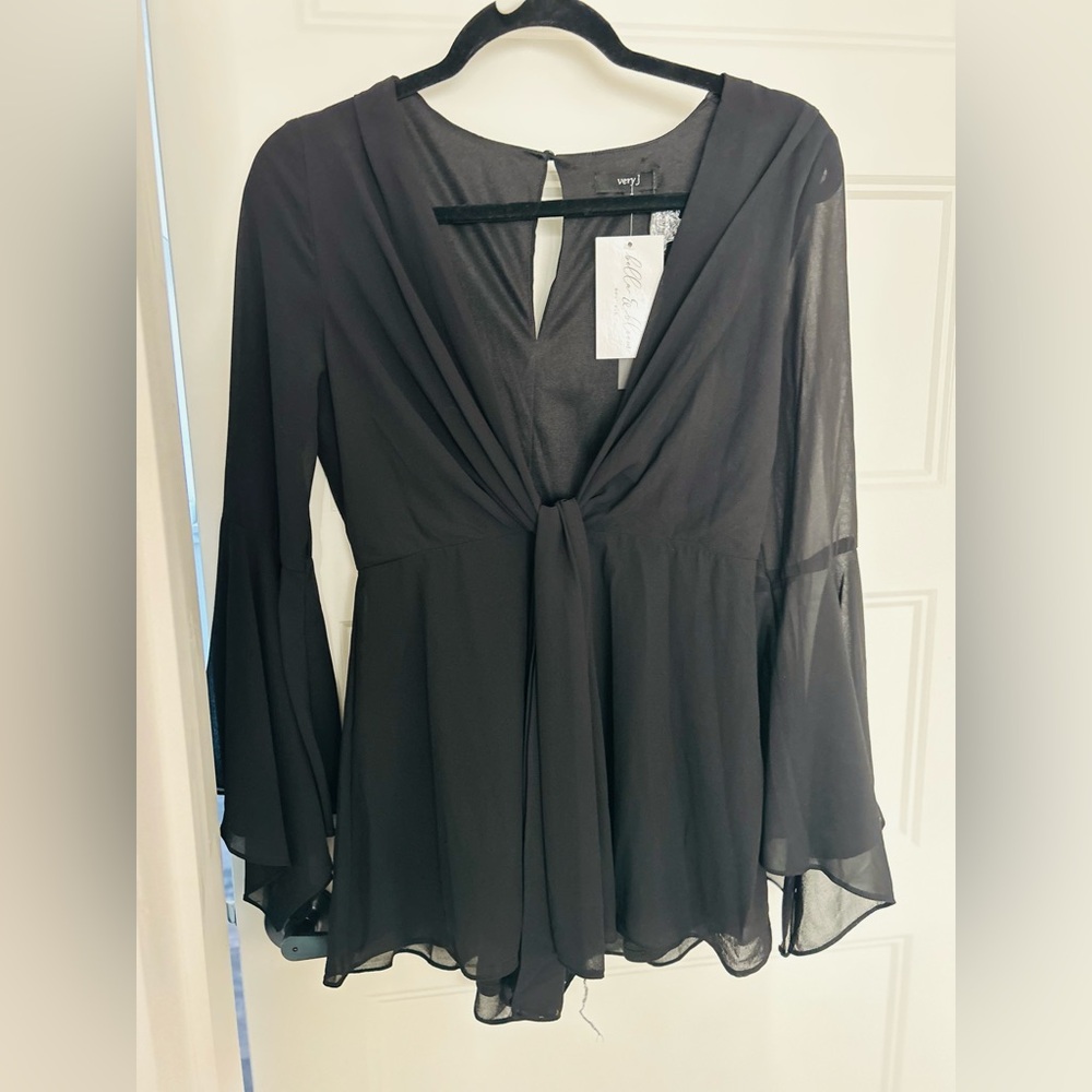 Aritzia Black Flutter Sleeve V-Neck Romper NWT. Size Small.